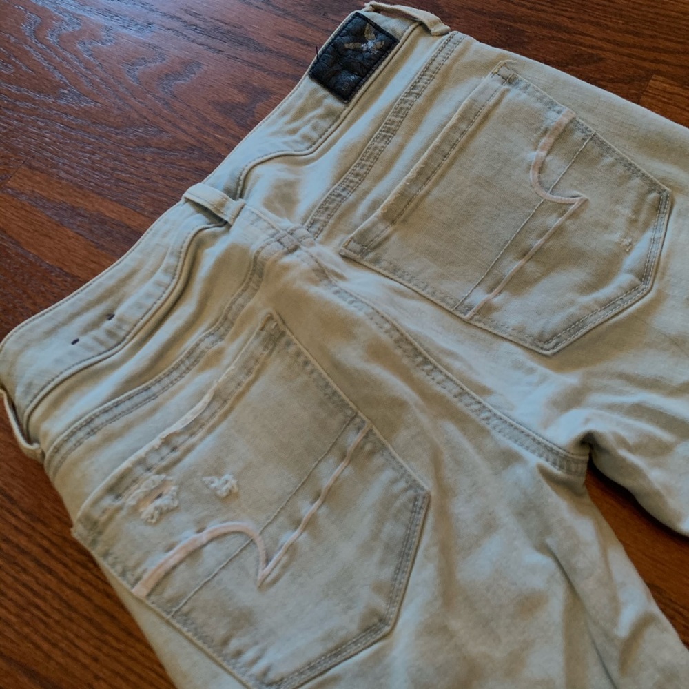 american eagle light wash distressed jeans